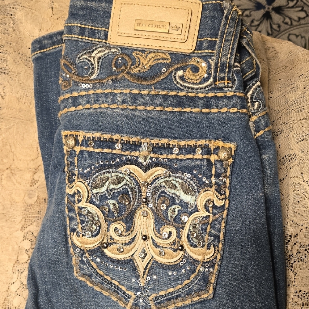 Blue Denim Jeans with Decorative Stitching and Distressed Details